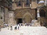 Biserica-in curte